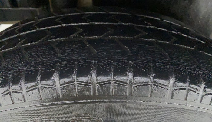 2017 Maruti Swift VXI D, Petrol, Manual, 48,330 km, Right Rear Tyre Tread