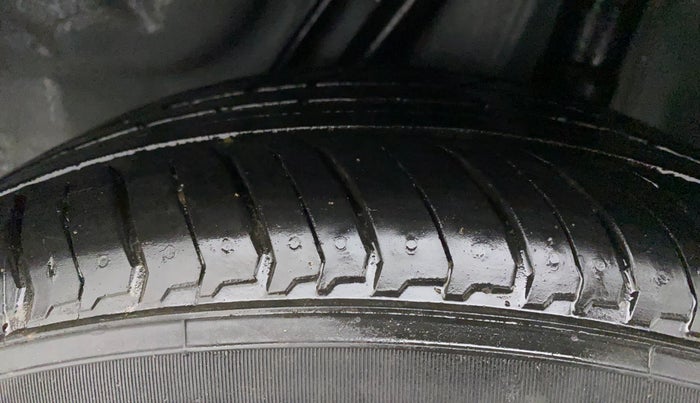 2017 Honda BR-V 1.5L I-VTEC S, CNG, Manual, 64,668 km, Left Rear Tyre Tread