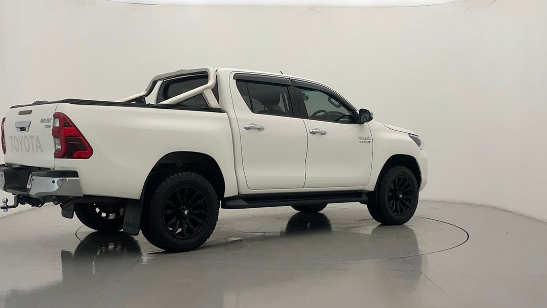 2021 Toyota Hilux Sr5 (4x4), Automatic, 65633 km, Right Back Diagonal (45- Degree) View