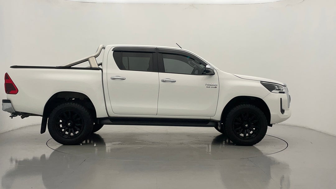 2021 Toyota Hilux Sr5 (4x4), Automatic, 65633 km, Right Side View