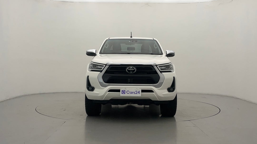 2021 Toyota Hilux Sr5 (4x4), Automatic, 65633 km, Front View