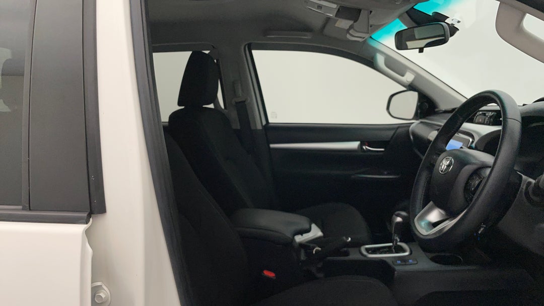 2021 Toyota Hilux Sr5 (4x4), Automatic, 65633 km, Right Side Front Door Cabin View