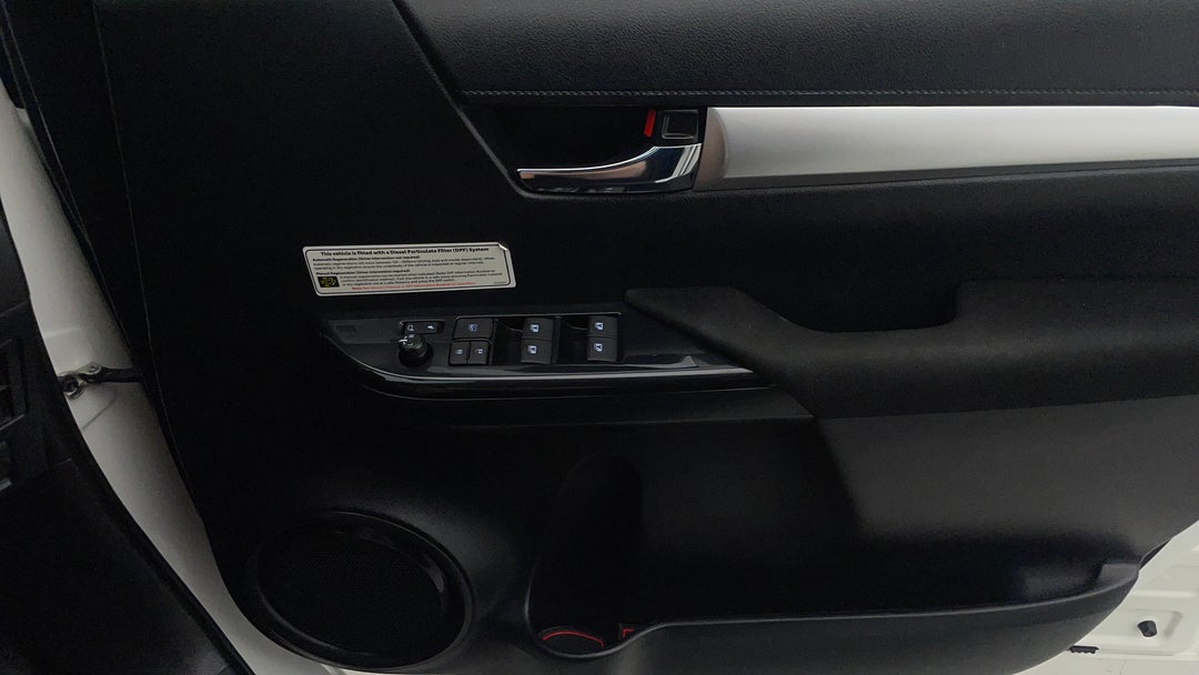 2021 Toyota Hilux Sr5 (4x4), Automatic, 65633 km, Speaker View