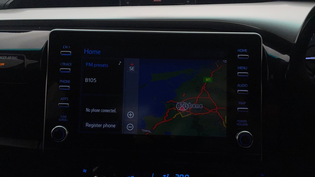 2021 Toyota Hilux Sr5 (4x4), Automatic, 65633 km, Infotainment System