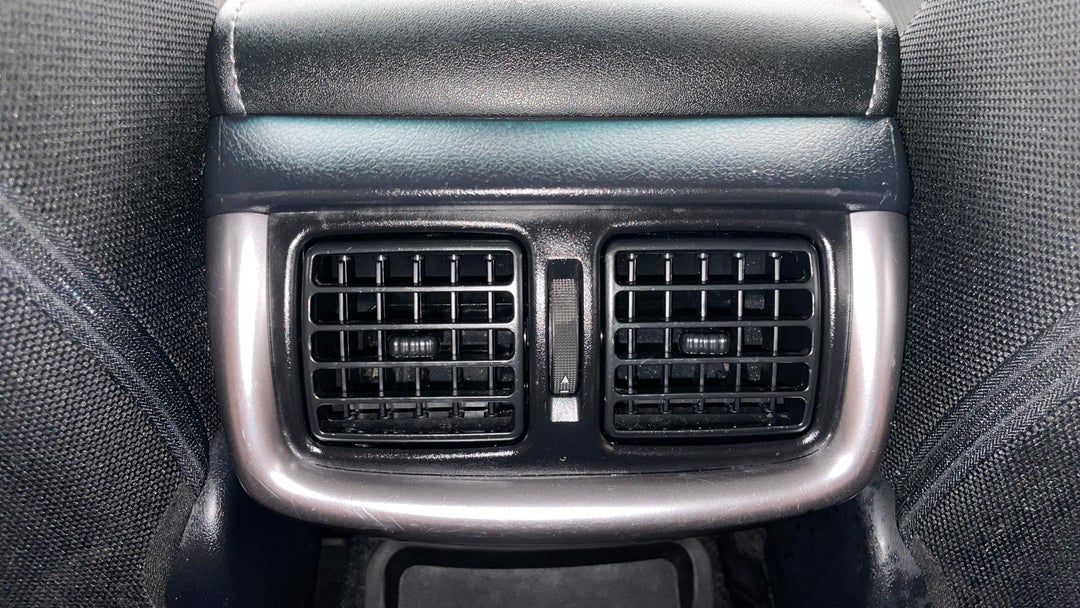 2021 Toyota Hilux Sr5 (4x4), Automatic, 65633 km, Rear A/C Vent