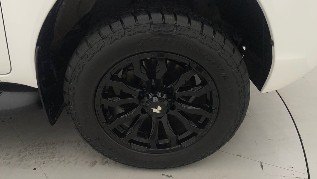 2021 Toyota Hilux Sr5 (4x4), Automatic, 65633 km, Right Front Wheel