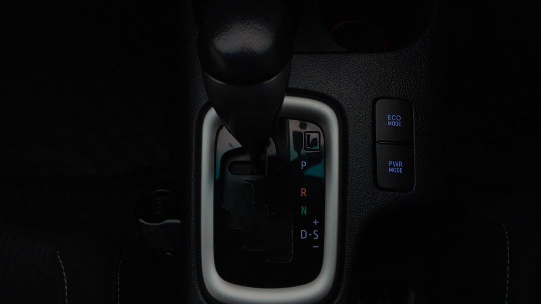 2021 Toyota Hilux Sr5 (4x4), Automatic, 65633 km, Gear Lever 