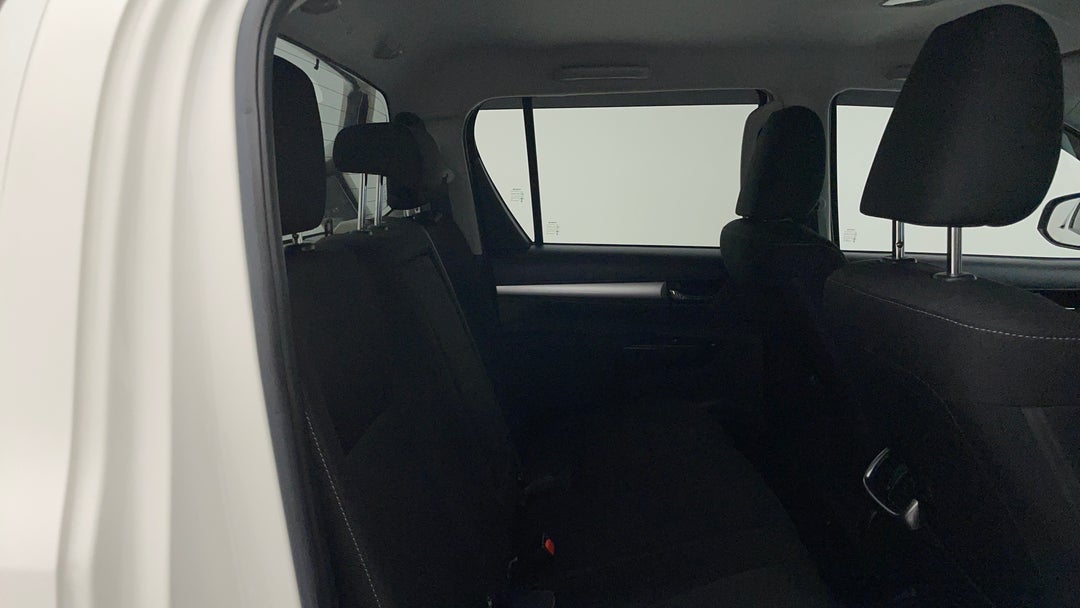 2021 Toyota Hilux Sr5 (4x4), Automatic, 65633 km, Right Side Rear Door Cabin View
