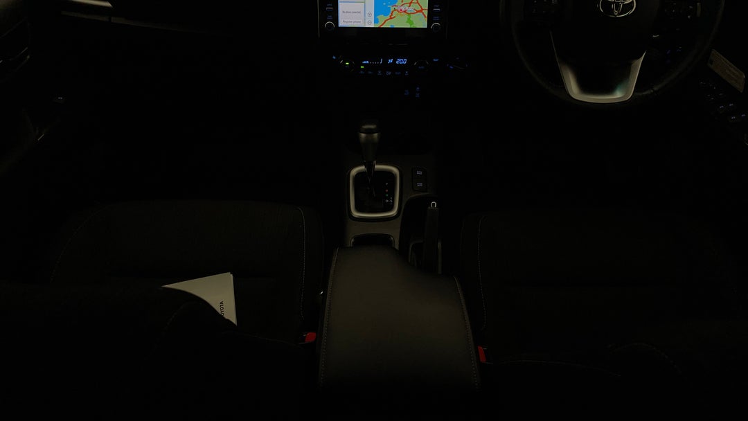 2021 Toyota Hilux Sr5 (4x4), Automatic, 65633 km, Center Console