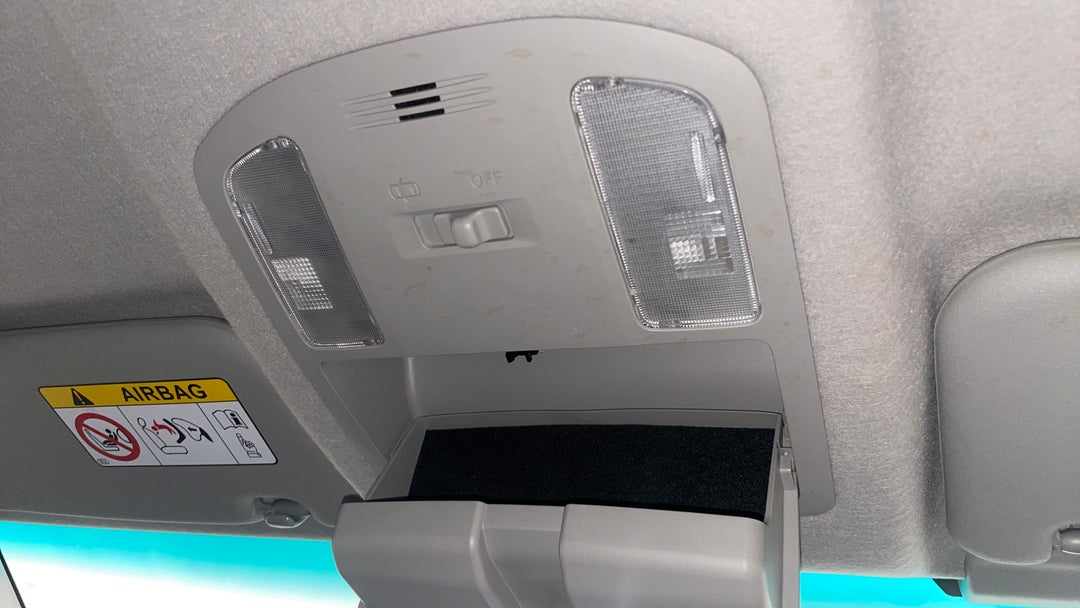 2021 Toyota Hilux Sr5 (4x4), Automatic, 65633 km, On-Roof Controls/Sunglass holder