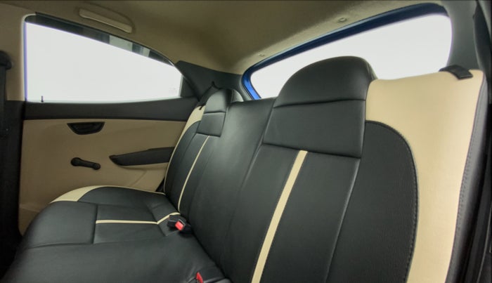 2014 Hyundai Eon MAGNA PLUS, Petrol, Manual, 66,797 km, Right Side Rear Door Cabin