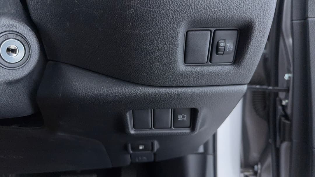 2019 Toyota C-HR (2WD), Automatic, 94482 km, Utility Switches/Buttons
