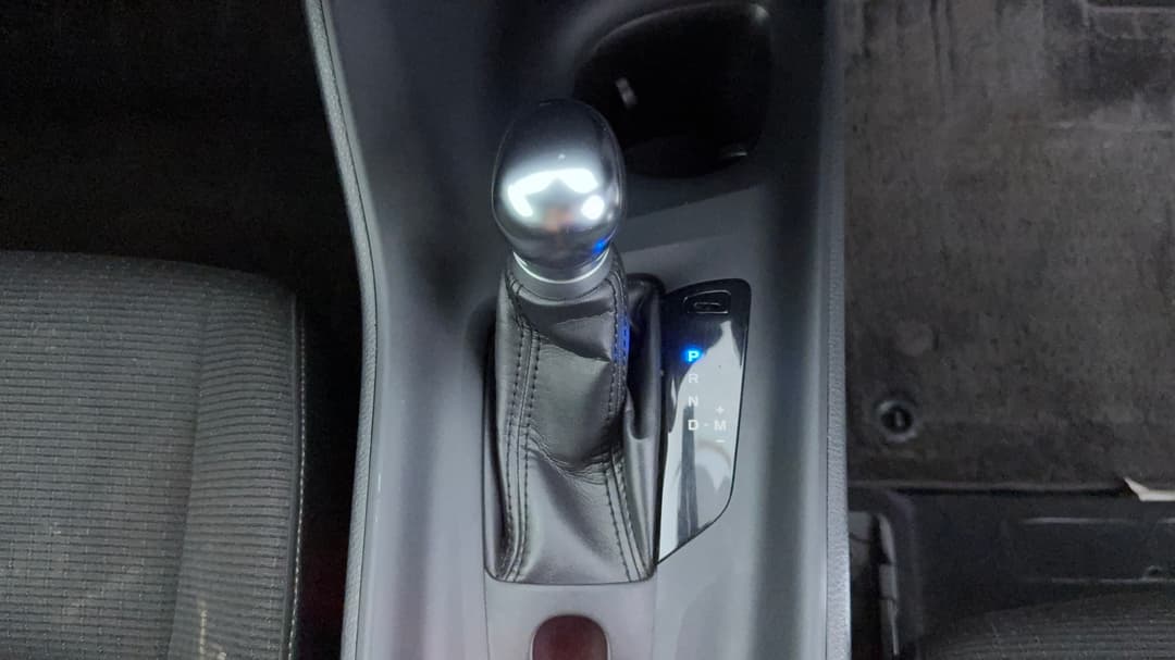 2019 Toyota C-HR (2WD), Automatic, 94482 km, Gear Lever 