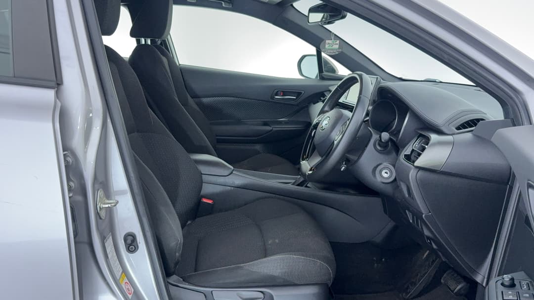 2019 Toyota C-HR (2WD), Automatic, 94482 km, Right Side Front Door Cabin View