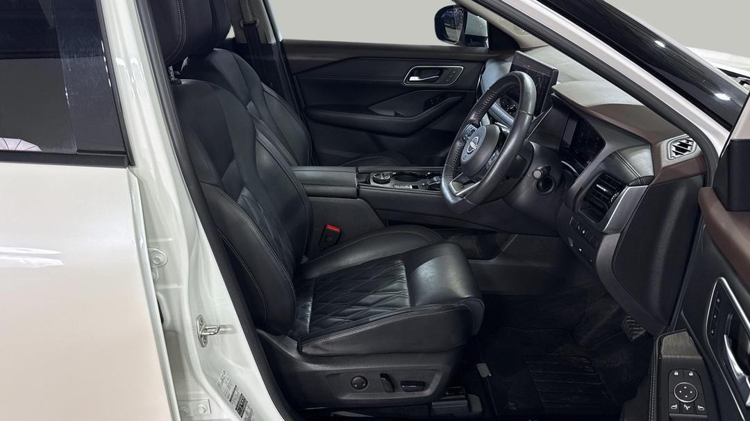 2023 Nissan X-trail Ti-l (4WD) E-power (hybrid), Automatic, 39250 km, Right Side Front Door Cabin View