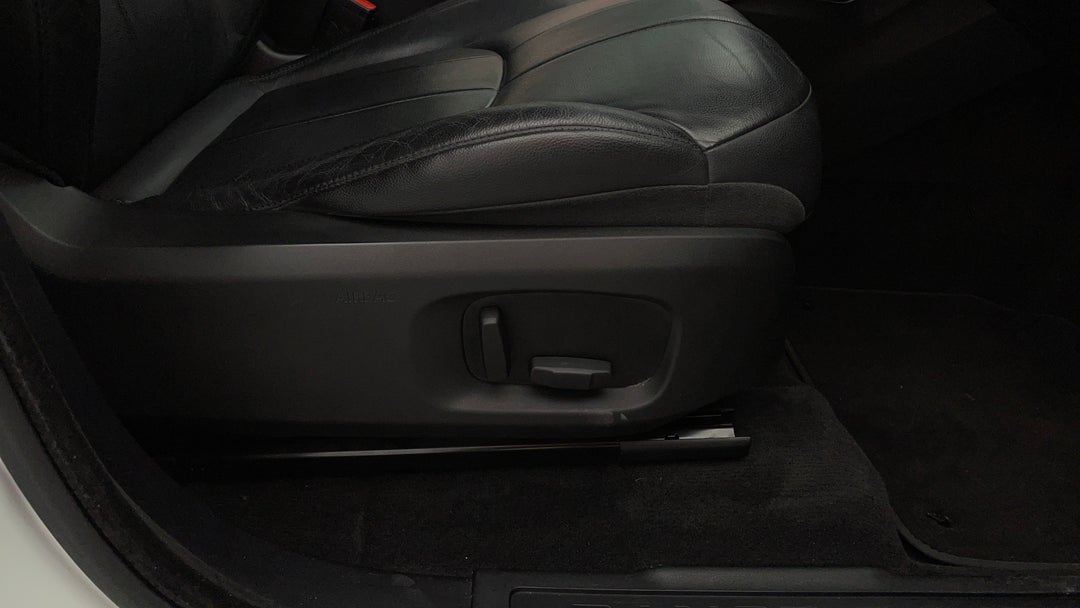 2017 Range Rover Evoque Td4 150 Se, Automatic, 59804 km, Drivers Side Adjustment Panel