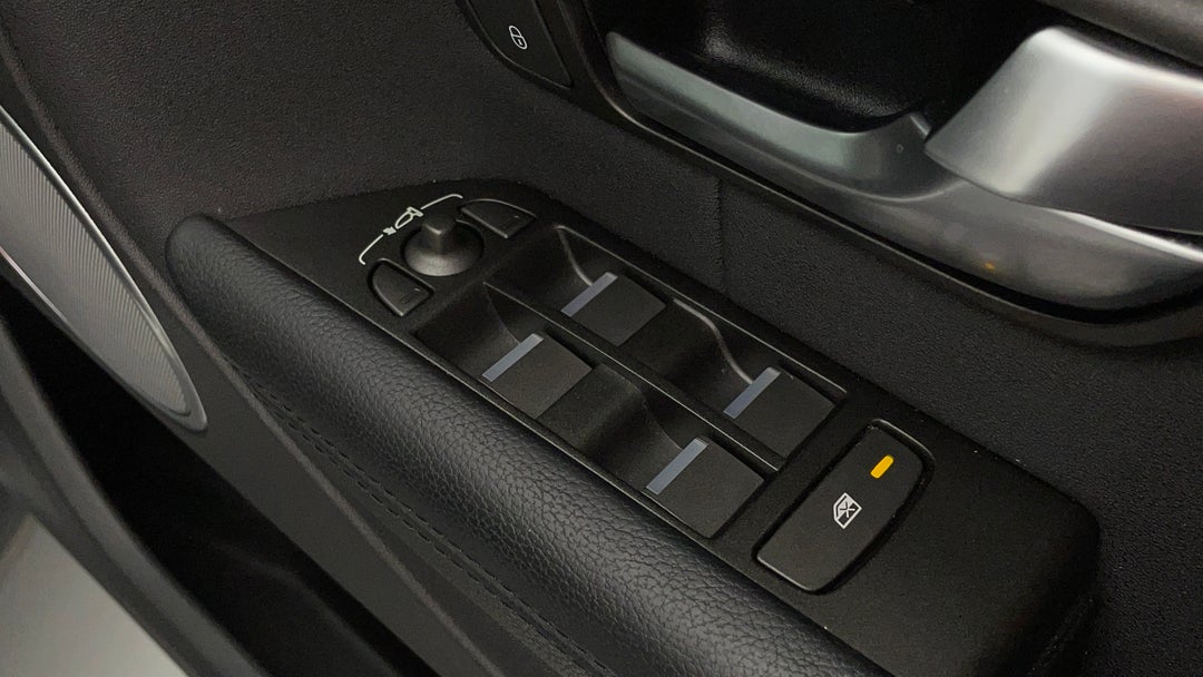 2017 Range Rover Evoque Td4 150 Se, Automatic, 59804 km, Drivers Side Door Panel Controls