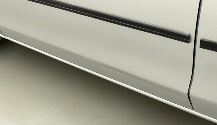 2013 Toyota Etios Liva G, CNG, Manual, 81,876 km, Front passenger door - Minor scratches