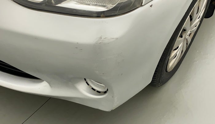2013 Toyota Etios Liva G, CNG, Manual, 81,876 km, Front bumper - Repaired