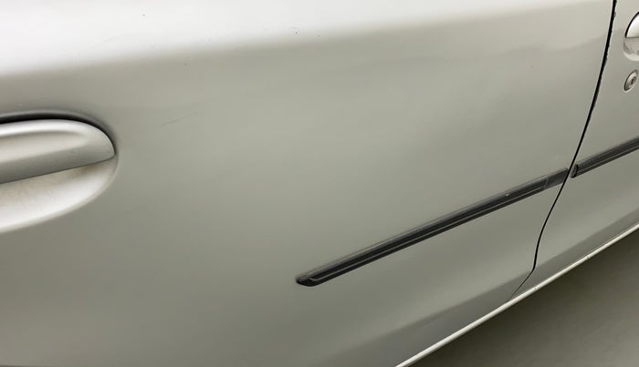 2013 Toyota Etios Liva G, CNG, Manual, 81,876 km, Right rear door - Minor scratches