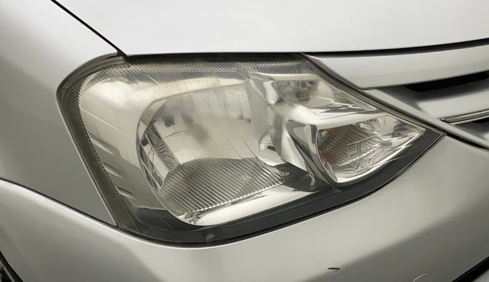 2013 Toyota Etios Liva G, CNG, Manual, 81,876 km, Right headlight - Minor scratches
