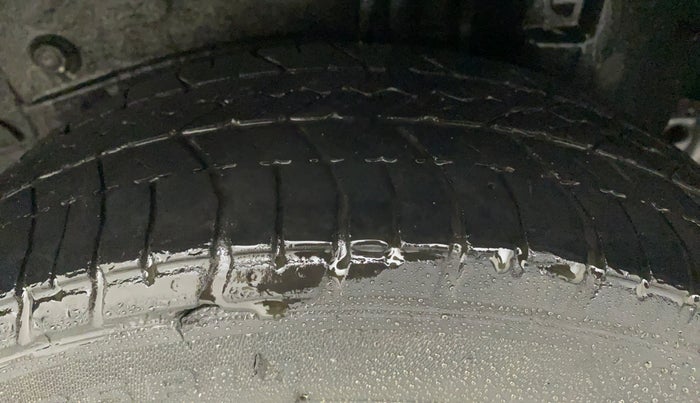 2013 Toyota Etios Liva G, CNG, Manual, 81,876 km, Left Rear Tyre Tread