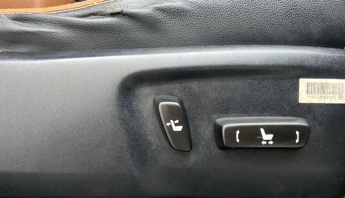 2017 Toyota Innova Crysta 2.7 ZX AT 7 STR, Petrol, Automatic, 85,231 km, Driver Side Adjustment Panel