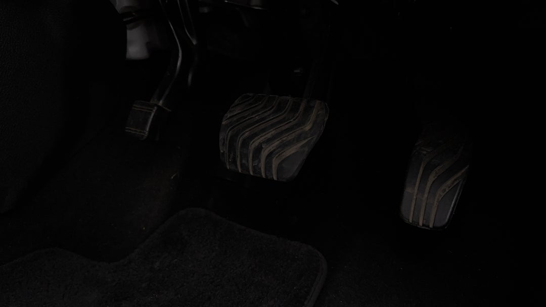 2017 Nissan X-trail St-l (2wd), Automatic, 108741 km, Pedals and Footmat