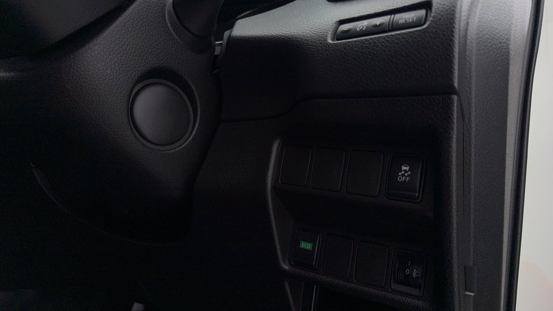 2017 Nissan X-trail St-l (2wd), Automatic, 108741 km, Utility Switches/Buttons