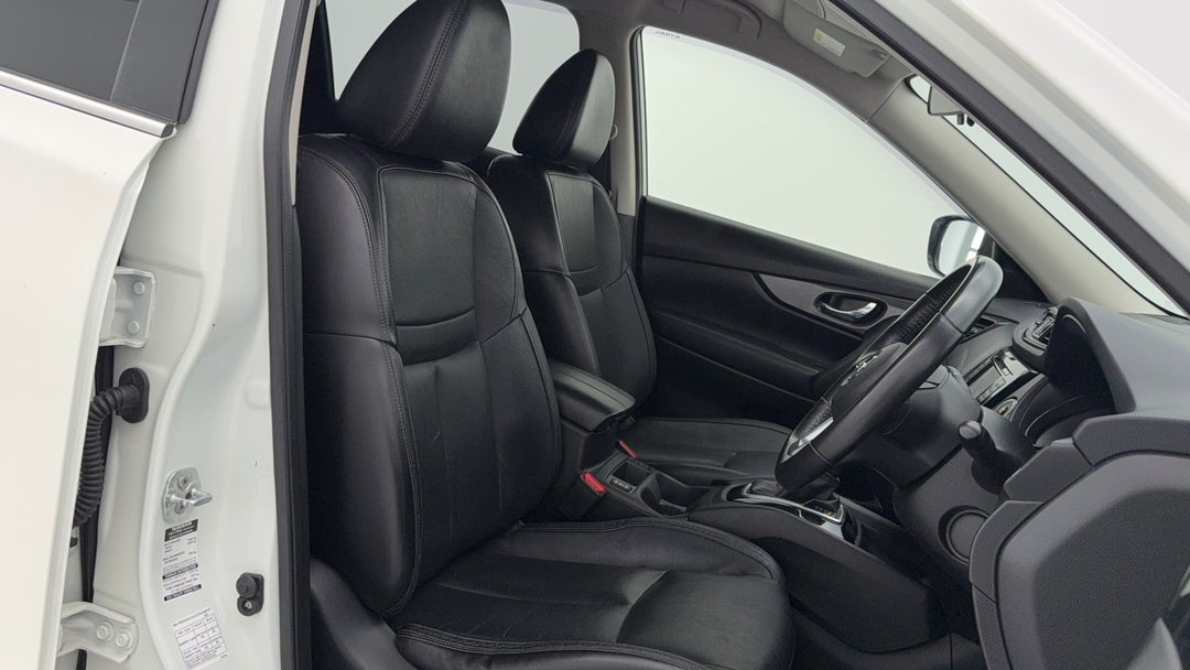 2017 Nissan X-trail St-l (2wd), Automatic, 108741 km, Right Side Front Door Cabin View