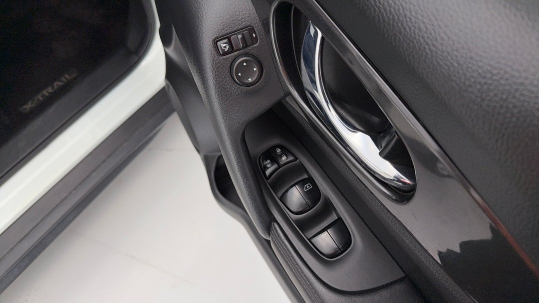 2017 Nissan X-trail St-l (2wd), Automatic, 108741 km, Drivers Side Door Panel Controls