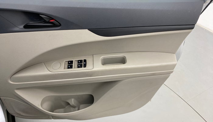 2018 Mahindra MARAZZO M2 8 STR, Diesel, Manual, 18,601 km, Driver Side Door Panels Control