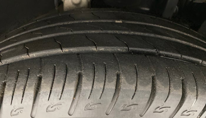 2018 Mahindra MARAZZO M2 8 STR, Diesel, Manual, 18,601 km, Right Front Tyre Tread
