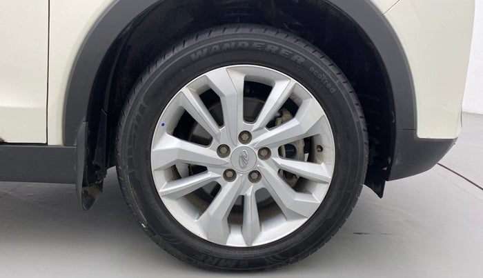2021 Mahindra XUV300 W8 DIESEL MT, Diesel, Manual, 33,960 km, Right Front Wheel