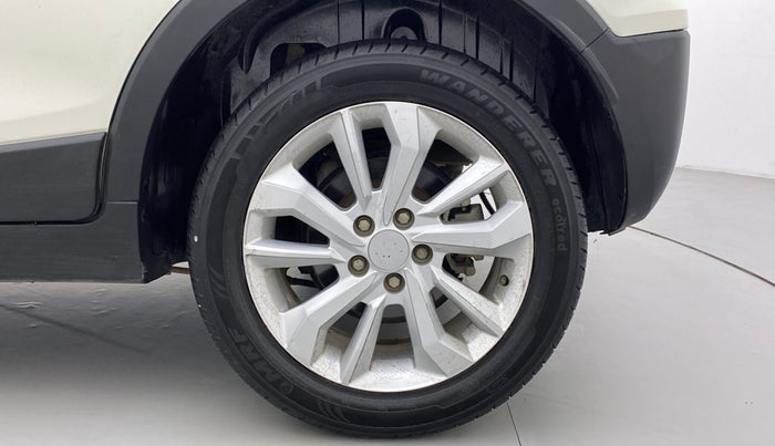 2021 Mahindra XUV300 W8 DIESEL MT, Diesel, Manual, 33,960 km, Left Rear Wheel