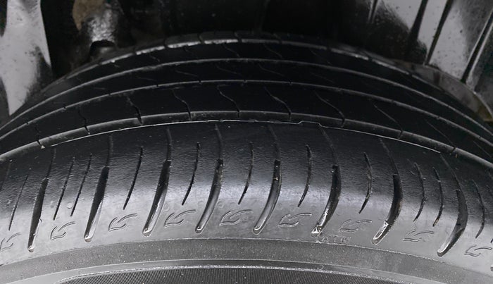 2021 Mahindra XUV300 W8 DIESEL MT, Diesel, Manual, 33,960 km, Left Rear Tyre Tread