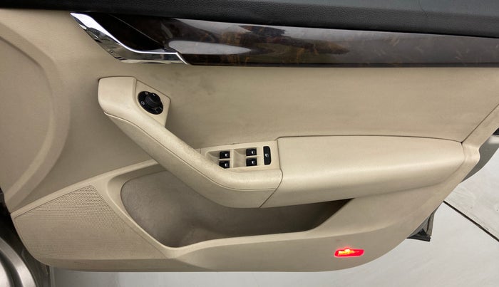 2015 Skoda Octavia ELEGANCE 2.0 TDI AT, Diesel, Automatic, 81,999 km, Driver Side Door Panels Control