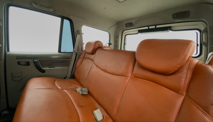 2017 Mahindra Scorpio S6+ INTELL HYBRID, Diesel, Manual, 38,170 km, Right Side Rear Door Cabin