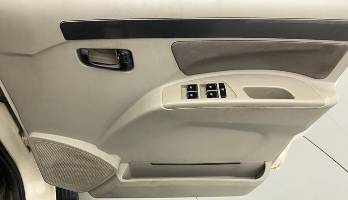 2017 Mahindra Scorpio S6+ INTELL HYBRID, Diesel, Manual, 38,170 km, Driver Side Door Panels Control
