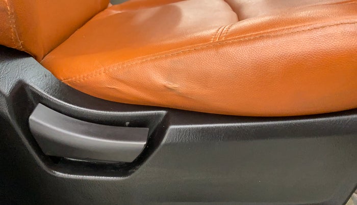 2017 Mahindra Scorpio S6+ INTELL HYBRID, Diesel, Manual, 38,170 km, Driver Side Adjustment Panel