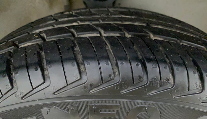 2018 Maruti Alto K10 VXI P, Petrol, Manual, 30,153 km, Right Front Tyre Tread