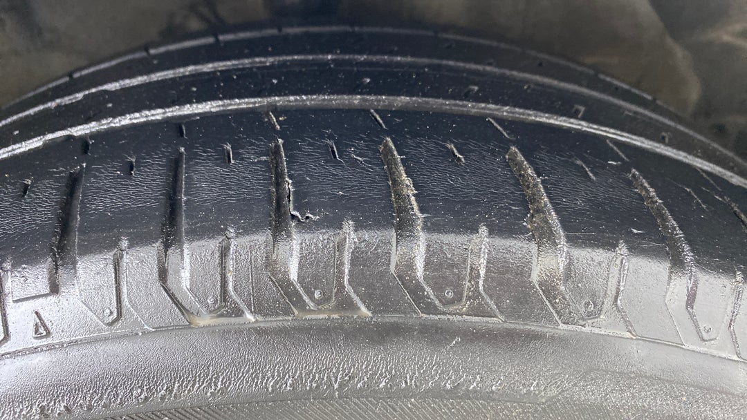 Right Front Tyre Tread