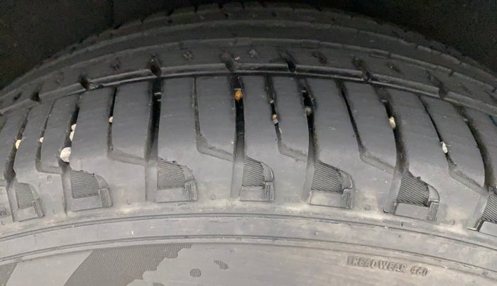 2022 Mahindra SCORPIO-N Z8 L DIESEL MT 4WD 7 STR, Diesel, Manual, 23,589 km, Right Rear Tyre Tread