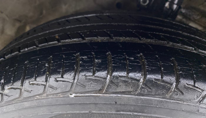 2017 Maruti Ertiga VDI SHVS, Diesel, Manual, 53,539 km, Right Front Tyre Tread