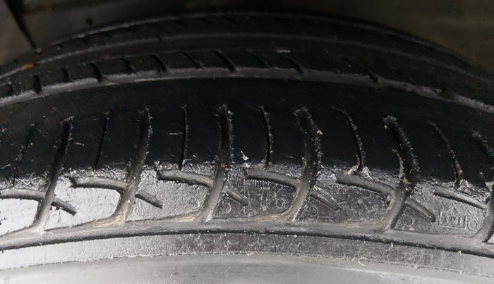 2016 Maruti Ciaz VXI, Petrol, Manual, 44,181 km, Left Front Tyre Tread