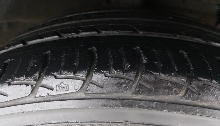 2016 Maruti Ciaz VXI, Petrol, Manual, 44,181 km, Right Front Tyre Tread