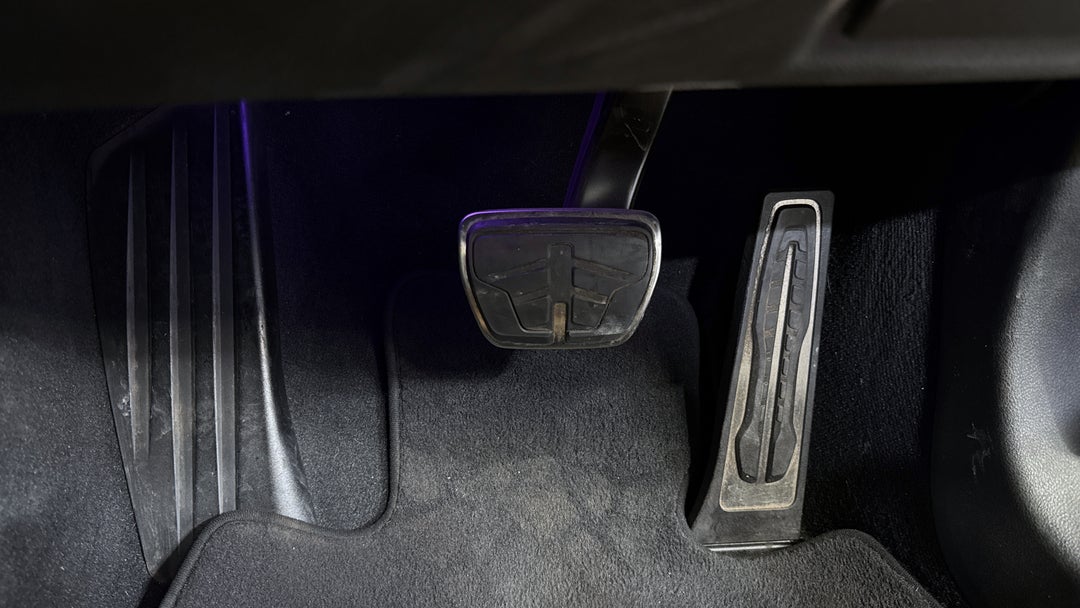 2020 BMW 3 20i M Sport, Automatic, 30961 km, Pedals and Footmat