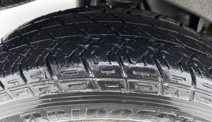 2017 Maruti Eeco 5 STR WITH AC PLUSHTR, Petrol, Manual, 33,893 km, Right Rear Tyre Tread