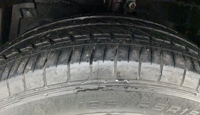 2015 Maruti Swift Dzire ZDI, Diesel, Manual, 31,708 km, Left Front Tyre Tread