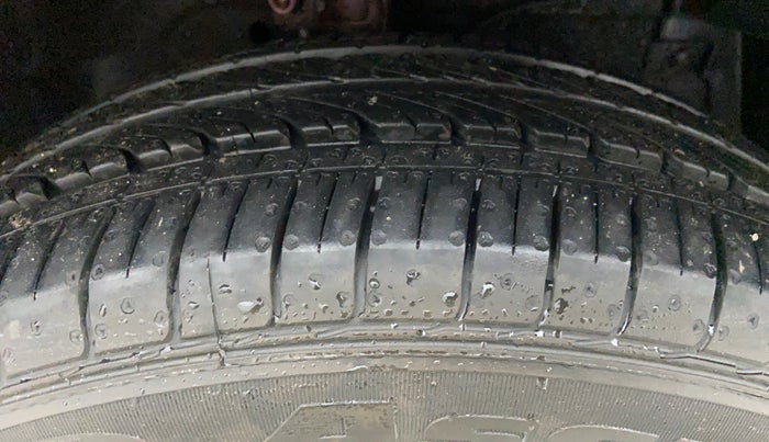 2015 Maruti Swift Dzire ZDI, Diesel, Manual, 31,708 km, Right Front Tyre Tread